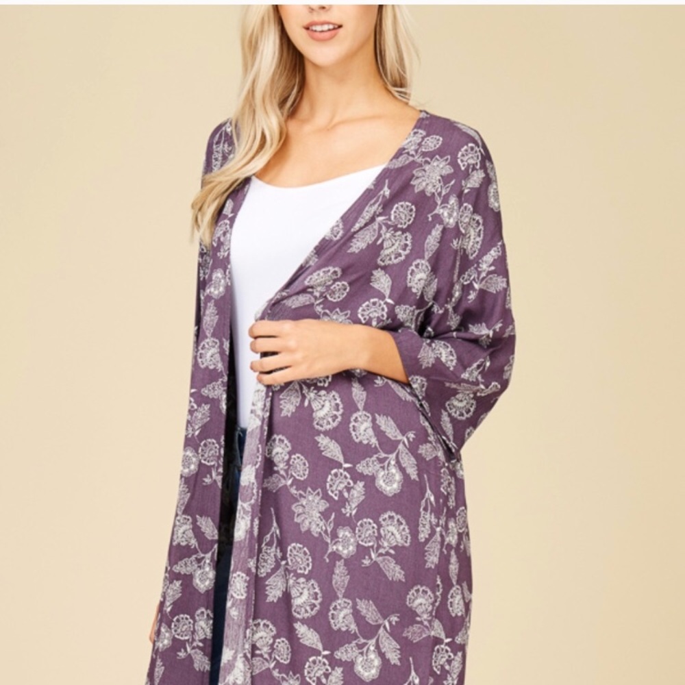 ‼️JUST IN‼️ Crescent Vivian floral tasseled kimono - Picture 2 of 4